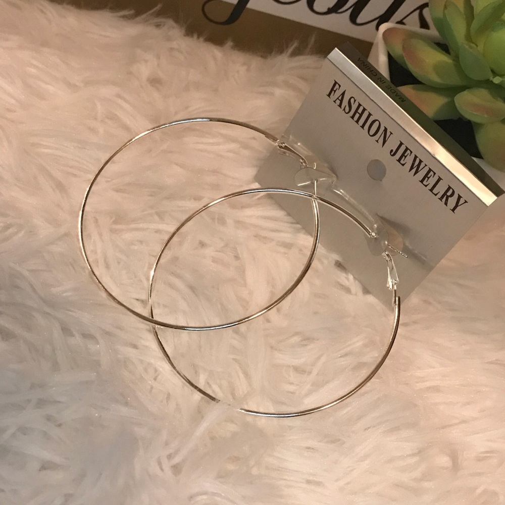 ✨Delicate & Light Silver Hoops✨